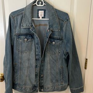 Light denim jean jacket great shape